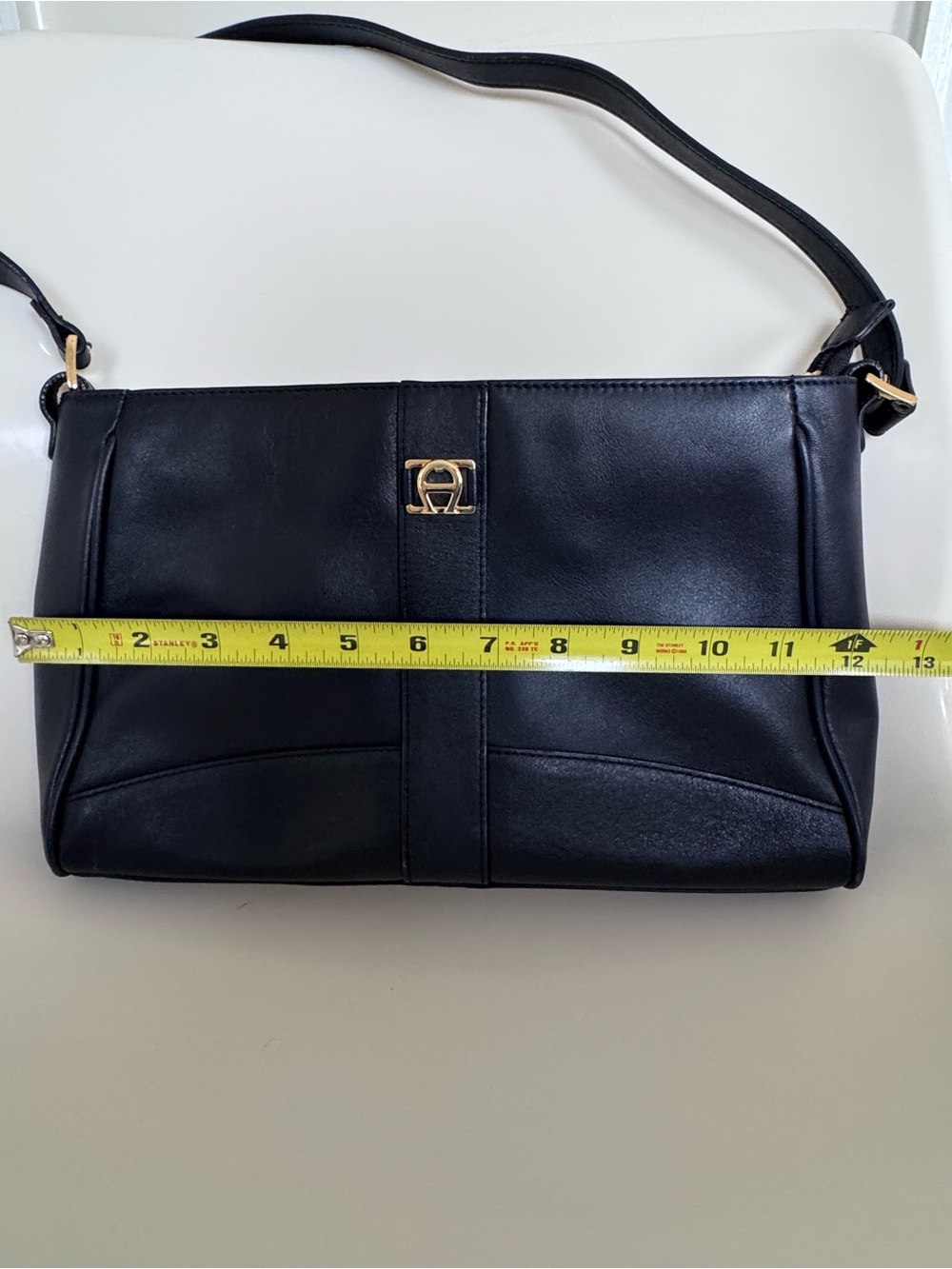 Etienne Aigner Black Leather Shoulder Bag Gold Hardware Minimalist Vintage Chic - Picture 12 of 15